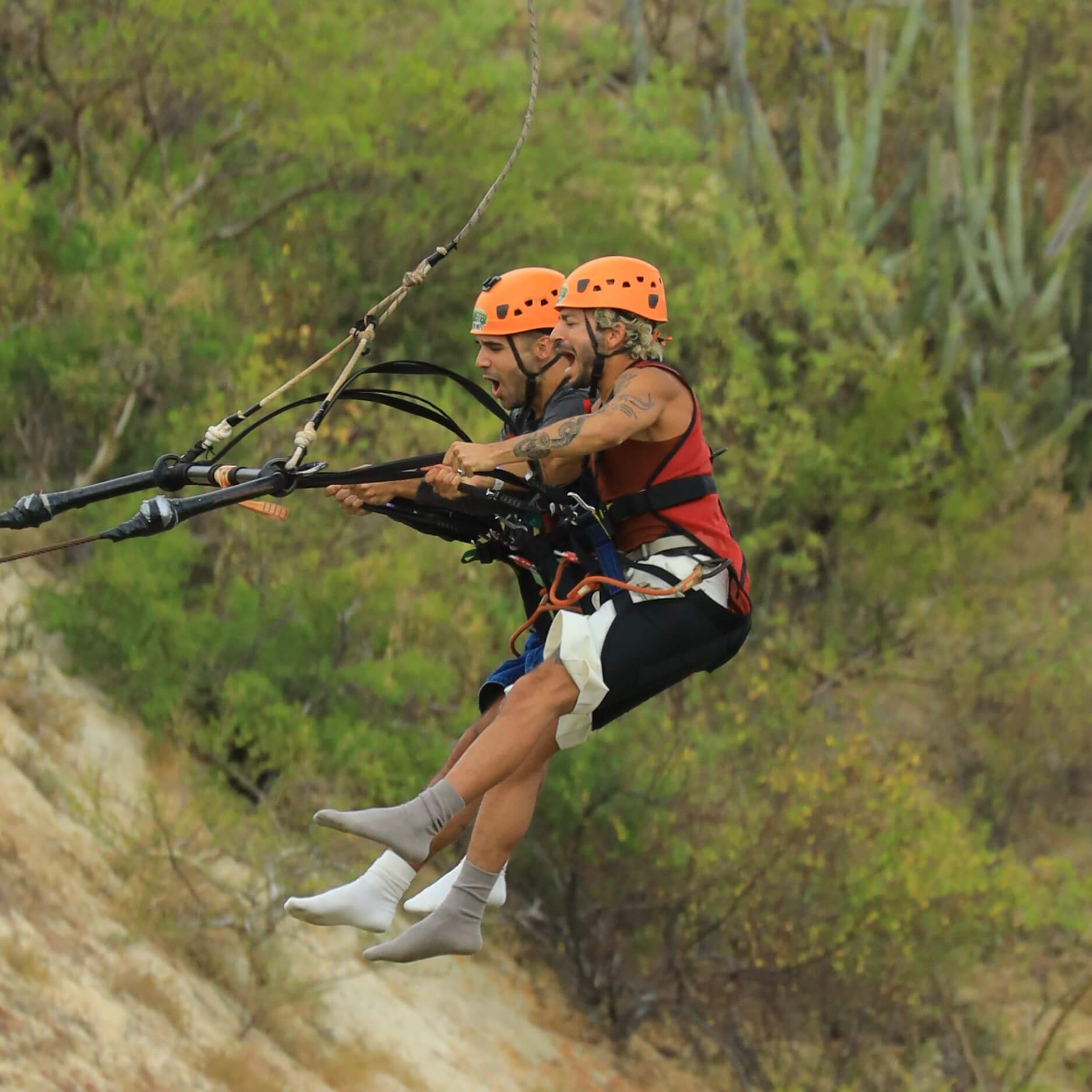 Couple falling on gigant swing - Wild Canyon Park Pas