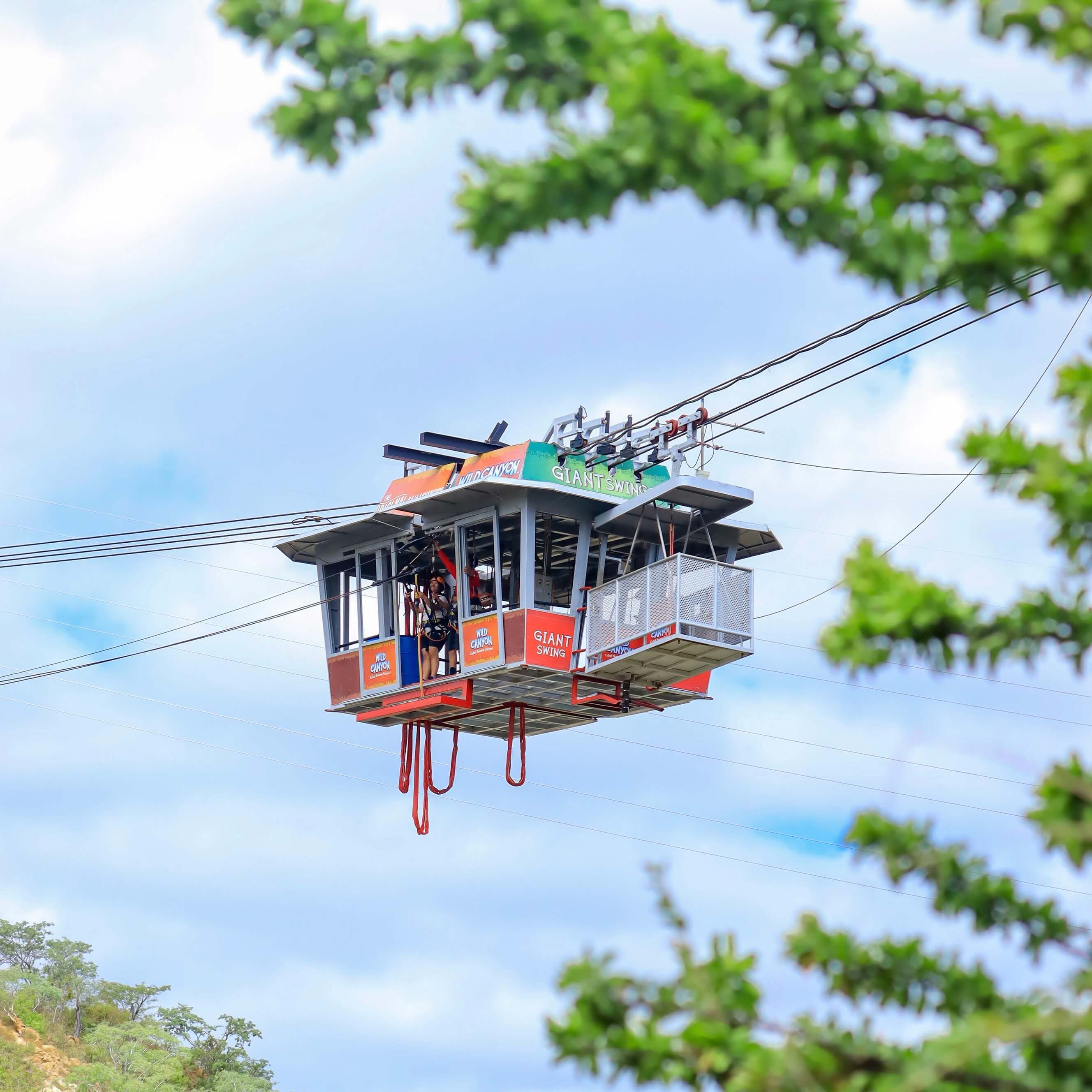 Hanging gondola - Giant Swing